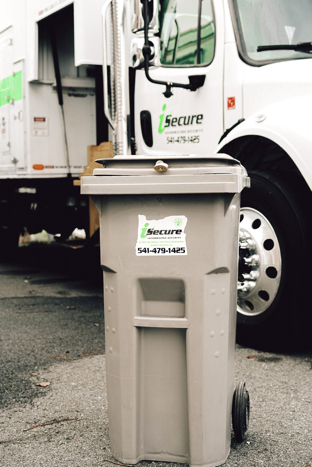 On-site document shredding in Oregon & Northern California with iSecure